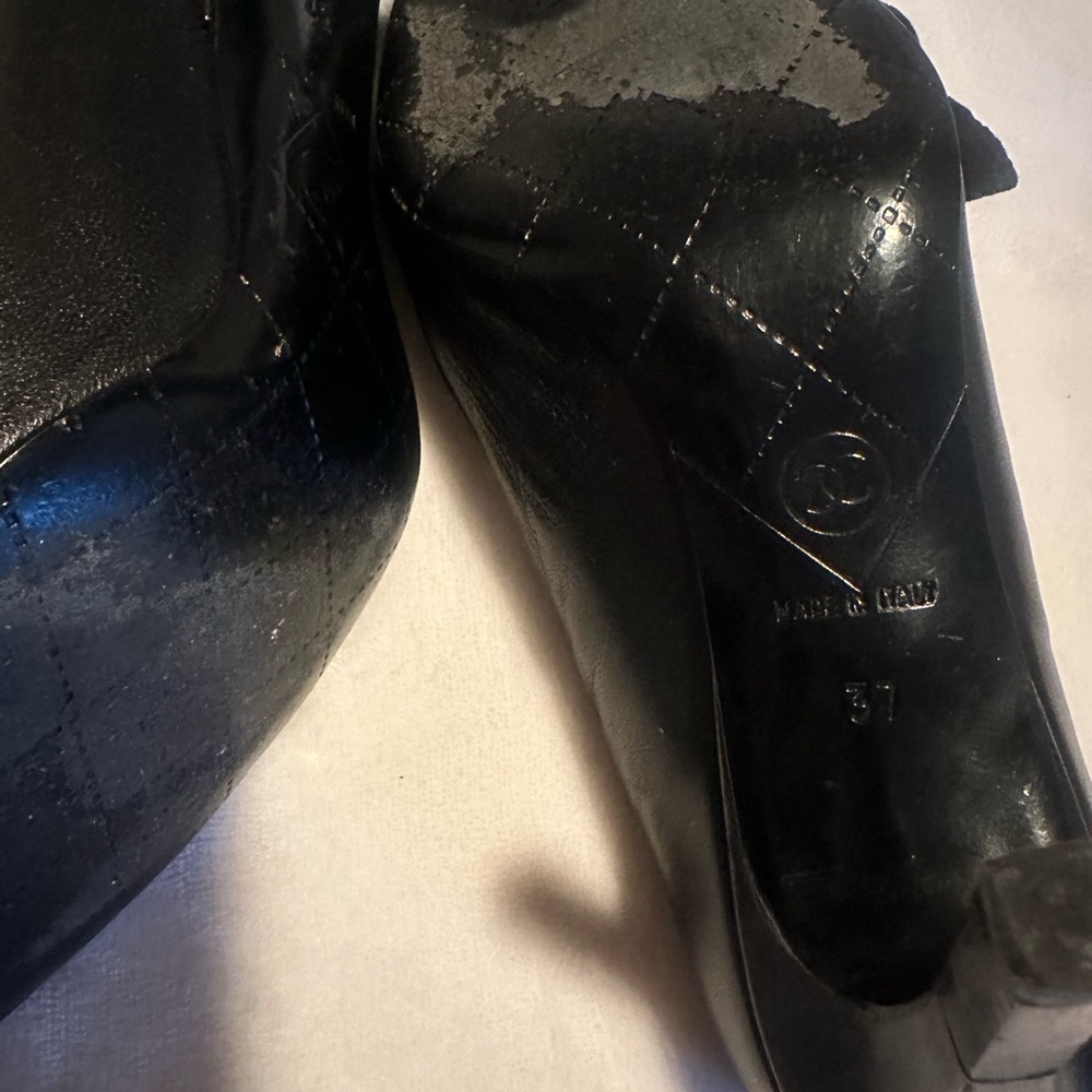 Chanel Black Leather Women's Shoes - Picture 3 of 4